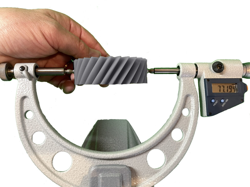 Manuelle MdK-Messung mit Bügelmessschraube